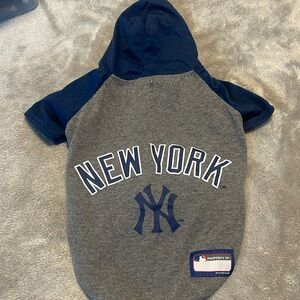 New York Yankee dog shirt Size M